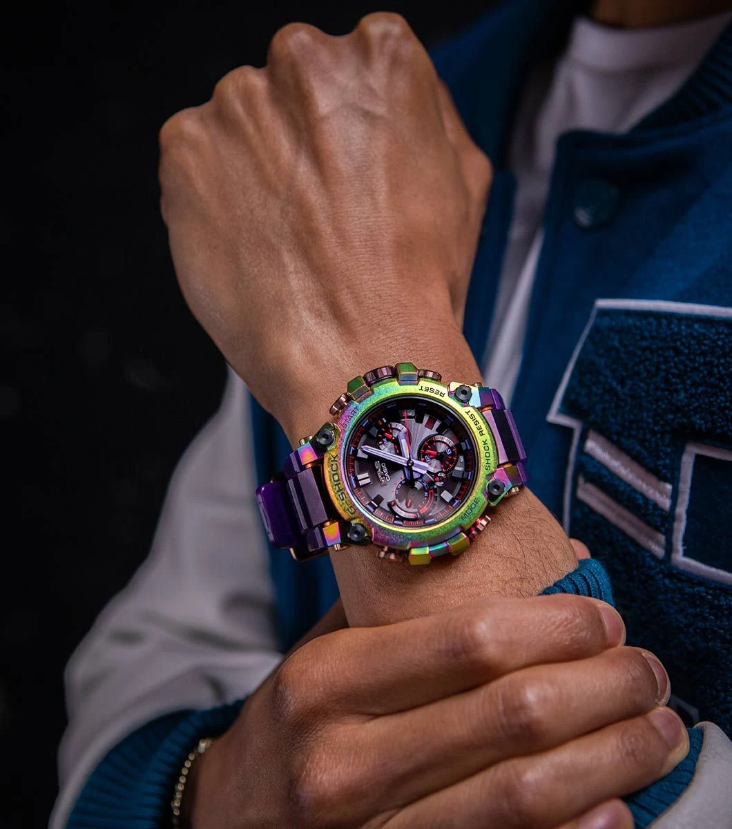 CASIO G-Shock MTG-B3000PRB-1AER AURORA OVAL ON THE WRIST. Man wearing watch